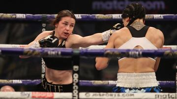 Katie Taylor golpea a Miriam Guti&eacute;rrez durante su combate.