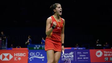 La española Carolina Marín reacciona ante la japonesa Sayaka Sato durante el partido que enfrentó a ambas en los octavos de final del Mundial de Bádminton celebrado en Nanjin.