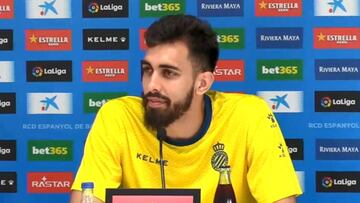 Borja Iglesias en sala de prensa.