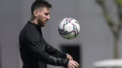 Argentina&#039;s forward Lionel Messi eyes the ball during a training session in Ezeiza, Buenos Aires on October 6, 2021, ahead of a FIFA World Cup Qatar 2022 qualifier footbal match against Paraguay to be held in Asuncion on October 7. (Photo by JUAN MAB