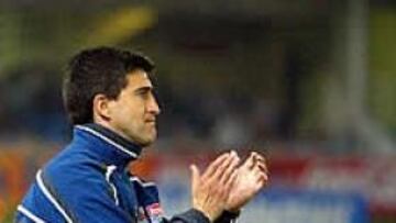 <b>EL SALVADOR</B>. Olabe tomó las riendas del equipo en un estado crítico y ha conseguido que se quede en Primera.