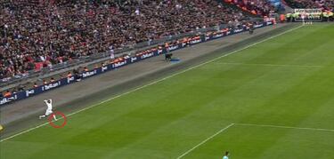El gol de Lingard no debi車 subir al marcador por falta de saque