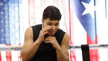 LOS ANGELES, CALIFORNIA - APRIL 23: Boxer Jaime Munguia warms up during a media workout at Wild Card Boxing Club for his upcoming bout with Canelo �lvarez on April 23, 2024 in Los Angeles, California.   Kevork Djansezian/Getty Images/AFP (Photo by KEVORK DJANSEZIAN / GETTY IMAGES NORTH AMERICA / Getty Images via AFP)