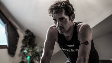 El ciclista sudafricano Willie Smit, durante una sesión de rodillo.