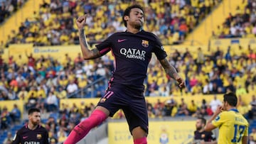Barcelona's Brazilian forward Neymar da Silva Santos Junior celebrates his goal during the Spanish league football match UD Las Palmas vs FC Barcelona at the Gran Canaria stadium in Las Palmas de Gran Canaria on May 14, 2017. / AFP PHOTO / DESIREE MARTIN