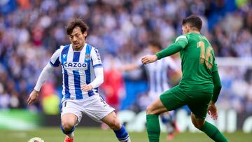 SAN SEBASTIAN, SPAIN - MARCH 19: David Silva of Real Sociedad compete for the ball with Fidel Chaves of Elche CF during the LaLiga Santander match between Real Sociedad and Elche CF at Reale Arena on March 19, 2023 in San Sebastian, Spain. (Photo by Ion Alcoba/Quality Sport Images/Getty Images)