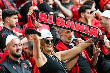 Aficionados de Albania en el estadio Merkur Spielarena en Düsseldorf.