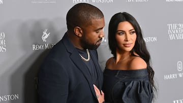 Tras varios d&iacute;as de atacar a Pete Davidson, Kim Kardashian y otros famosos, Kanye West se ha disculpado por &ldquo;acosar&rdquo; a su expareja. Aqu&iacute; los detalles.