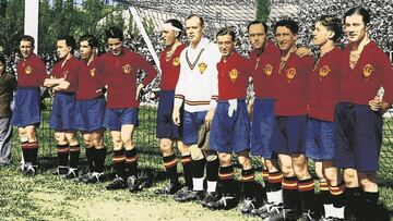 La Selecci&oacute;n posa en el Metropolitano antes de ganar a Inglaterra el 15 de mayo de 1929.