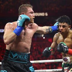 ‘Canelo’ Álvarez derrota a Jaime Munguía en una pelea complicada
