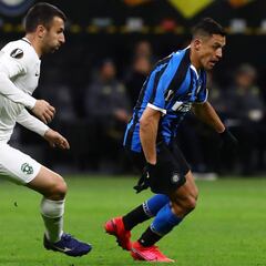 Inter gana con Alexis y se mete en octavos de la Europa League