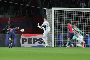 4-0. Córner que lanza Raphinha pasado, al segundo palo, Íñigo Martínez consigue rematar de cabeza para dejar el balón en el área pequeña y Robert Lewandowski remata, primero de cabeza y luego con el pie, el cuarto tanto en el minuto 50 de partido.