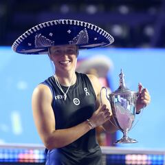 Swiatek arrasa a Pegula y logra el doblete: maestra y número 1