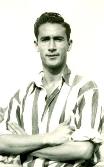 El canario debutó con el Atlético de Madrid en 1947 y jugó allí hasta 1956. Tras breves pasos por Córdoba y Málaga, fichó ese mismo año por Las Palmas, club en el que se retiró en 1959.