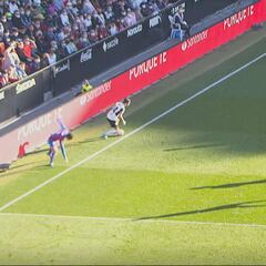 ¿Por qué el VAR benefició al Barça si no tenía que intervenir en principio en Mestalla?