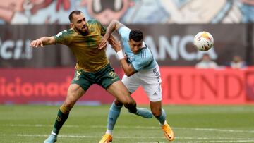Borja Iglesias, ante el Celta.