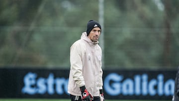 El portero Vicente Guaita, durante un entrenamiento del Celta.