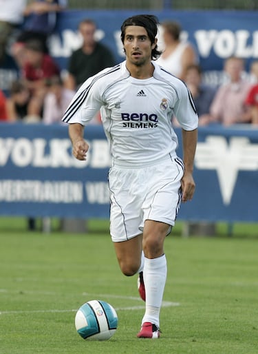 Formado en las categorías inferiores del Real Madrid. Debutó con el primer equipo en la temporada 2005-06. 
