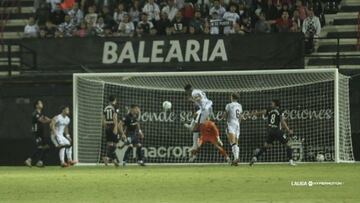 Momento en que Youness anota el 1-0.