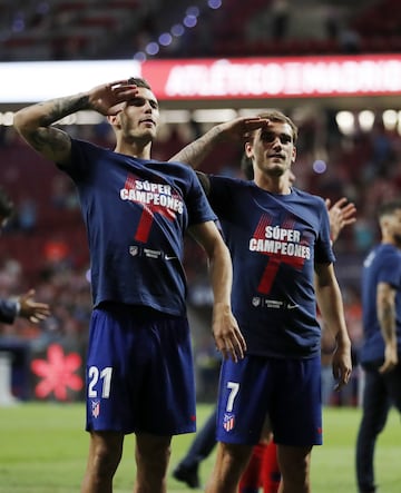 El Atlético celebró la Supercopa de Europa con su afición