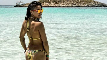 La raquetbolista mexicana aprovecha el verano para relajarse en la paradisiaca isla del Mediterráneo acompañada de su familia.