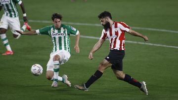 El Betis resiste con diez ante
un Athletic sin alma ni pegada