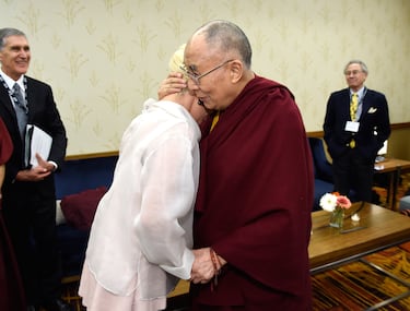 Lady Gaga, cantante, compositora, productora, bailarina, actriz, activista y diseñadora de moda estadounidense.