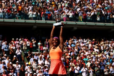 7 Open Australia, 3 Roland Garros, 7 Wimbledon y 6 US Open. Para muchos hablamos de la mejor tenista de todos los tiempos. El dominio de Serena en el siglo XXI no ha tenido parangón, siendo una auténtica devoradora de récords y títulos a partes iguales. Desde su maternidad se le resiste igualar los 24 majors de Court.