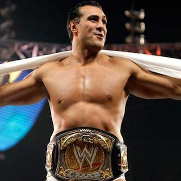 Alberto Del Río llegó al centro de desarrollo de talento de la FCW en el año 2009 y ascendió al roster principal en 2010 para conseguir a lo largo de los años grandes logros como el triunfo en el Royal Rumble, el maletín de Money In the Bank, el título Mundial Pesado y de WWE.