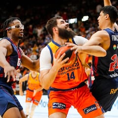 El Baskonia resiste y se lleva el factor cancha al Buesa