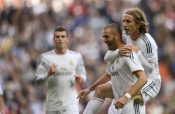 Benzema celebrando con Modric el gol 2-0 del Real Madrid