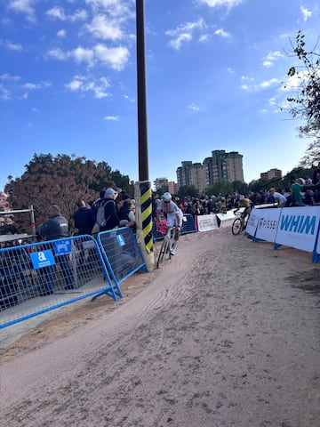 Cada de Van der Poel en la Copa del Mundo de ciclocross en Benidorm.