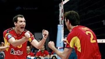 <b>TENSIÓN. </b>Falasca, García-Torres e Ibán Pérez celebran el triunfo sobre Bulgaria