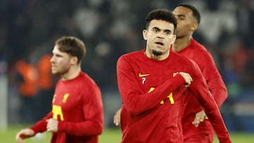 PARIS (France), 05/03/2025.- Liverpool forward Luis Diaz and teammates warm up before the UEFA Champions League Round of 16, 1st leg soccer match between Paris Saint-Germain and Liverpool FC, in Paris, France, 05 March 2025. (Liga de Campeones, Francia) EFE/EPA/MOHAMMED BADRA