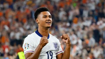 Soccer Football - Euro 2024 - Semi Final - Netherlands v England - Dortmund BVB Stadion, Dortmund, Germany - July 10, 2024 England's Ollie Watkins celebrates after the match REUTERS/Wolfgang Rattay