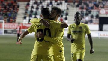 ZA01. ZAMORA, 05/01/2021.- El extremo del Villarreal CF Y&eacute;remi Pino (i) celebra con sus compa&ntilde;eros tras marcar el 0-2 durante el encuentro de segunda ronda de la Copa del Rey entre Zamora CF y Villarreal CF, este martes en el estadio Ruta de