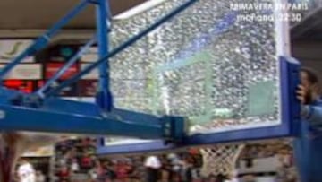 Hanga se cargó una canasta y el partido fue retrasado