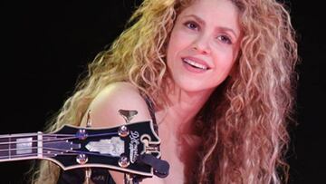 Shakira celebra en mitad de un concierto la primera victoria de Colombia en el Mundial de Rusia.