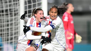Soccer Football - UEFA Women's Champions League - Juventus v OL Lyonnes - Stadio Comunale Vittorio Pozzo Lamarmora, Biella, Italy - November 19, 2025 OL Lyonnes' Jule Brand celebrates with Wendie Renard after scoring a goal that was later disallowed REUTERS/Daniele Mascolo