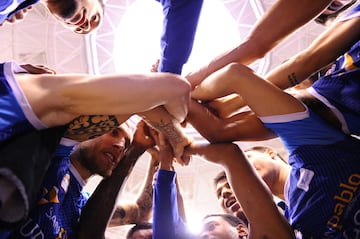 Notable: tras un comienzo muy duro (0-7), el novato de la Liga Endesa le ha cogido el 'tranquillo' a la élite del baloncesto español: cerró la primera vuelta con tres victorias seguidas, cuatro en los últimos cinco encuentros. La llegada de John Jenkins en la jornada nueve (13,9) cambió la cara a un conjunto tierno en sus primeros pasos, pero que ha madurado mucho. El apoyo constante tanto en el Coliseum como fuera de su fantástica afición han dado un soplo de aire fresco a la ACB y les sube la nota.