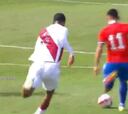 ¡Gran definición! Joan Cruz se luce y le marca un golazo a Perú
