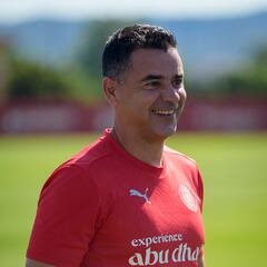 Míchel sigue reclamando fichajes