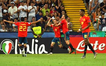 2-0. Dani Olmo celebró el segundo gol.