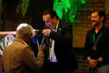 Con los planteles masculino y femenino, los ídolos del equipo y todos los trofeos, Atlético Nacional celebró un nuevo cumpleaños.