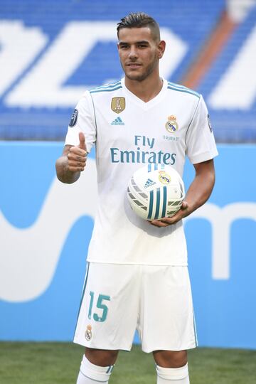 La presentación de Theo Hernández en imágenes