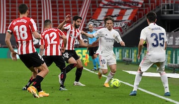 Raúl García y Luka Modric.