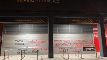 Las pintadas en el Ramón Sánchez-Pizjuán.