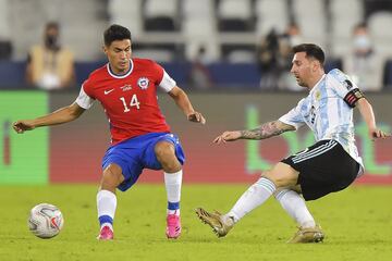 Bravo, Vidal y Messi: las postales del debut de la Roja