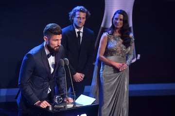 Giroud se lleva el Premio Puskás