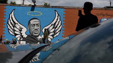 Mourners photograph a mural of George Floyd, whose death in Minneapolis police custody has sparked nationwide protests against racial inequality, in Houston, Texas, U.S. June 8, 2020.  REUTERS/Callaghan O&#039;Hare